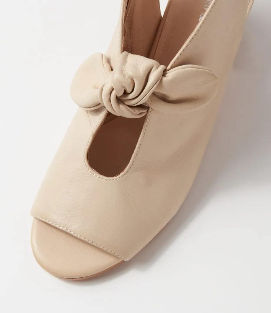 banana_vanilla_leather_sandals_3.webp Banana Vanilla Leather Sandals<DJANGO & JULIETTE Cheap