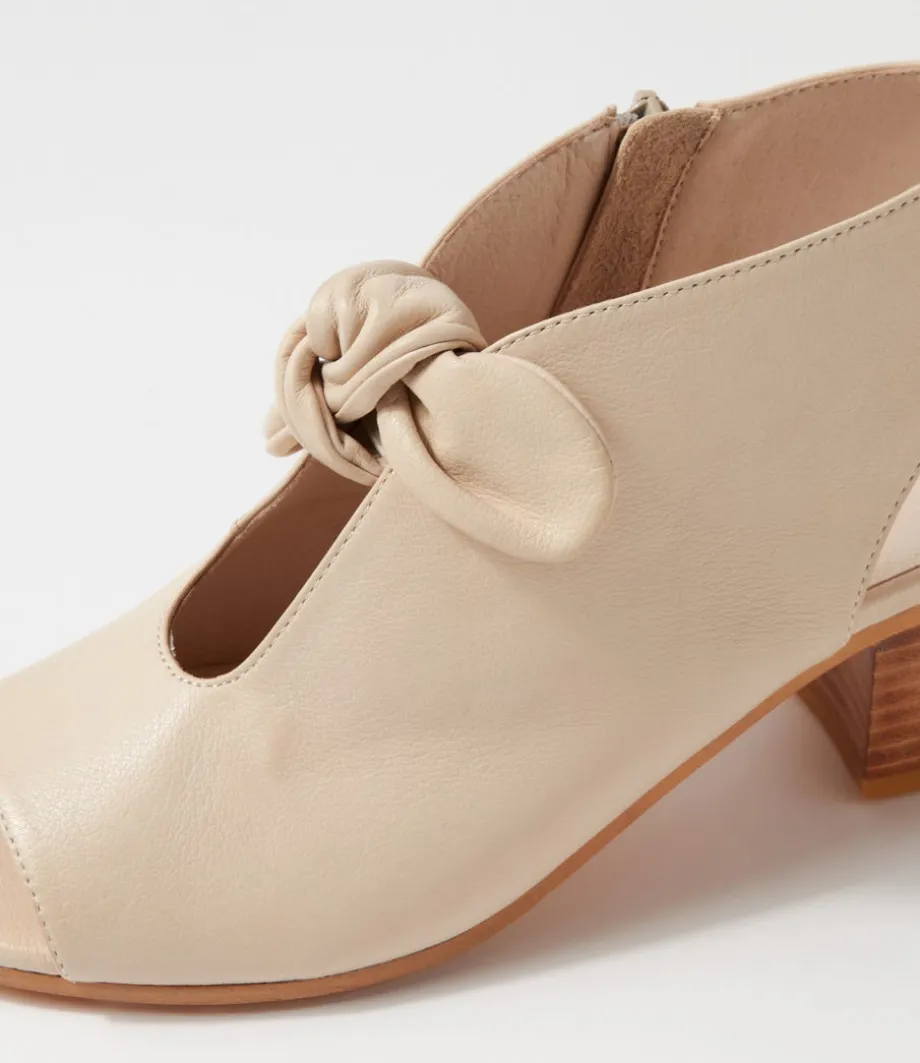 banana_vanilla_leather_sandals_4.webp Banana Vanilla Leather Sandals<DJANGO & JULIETTE Cheap