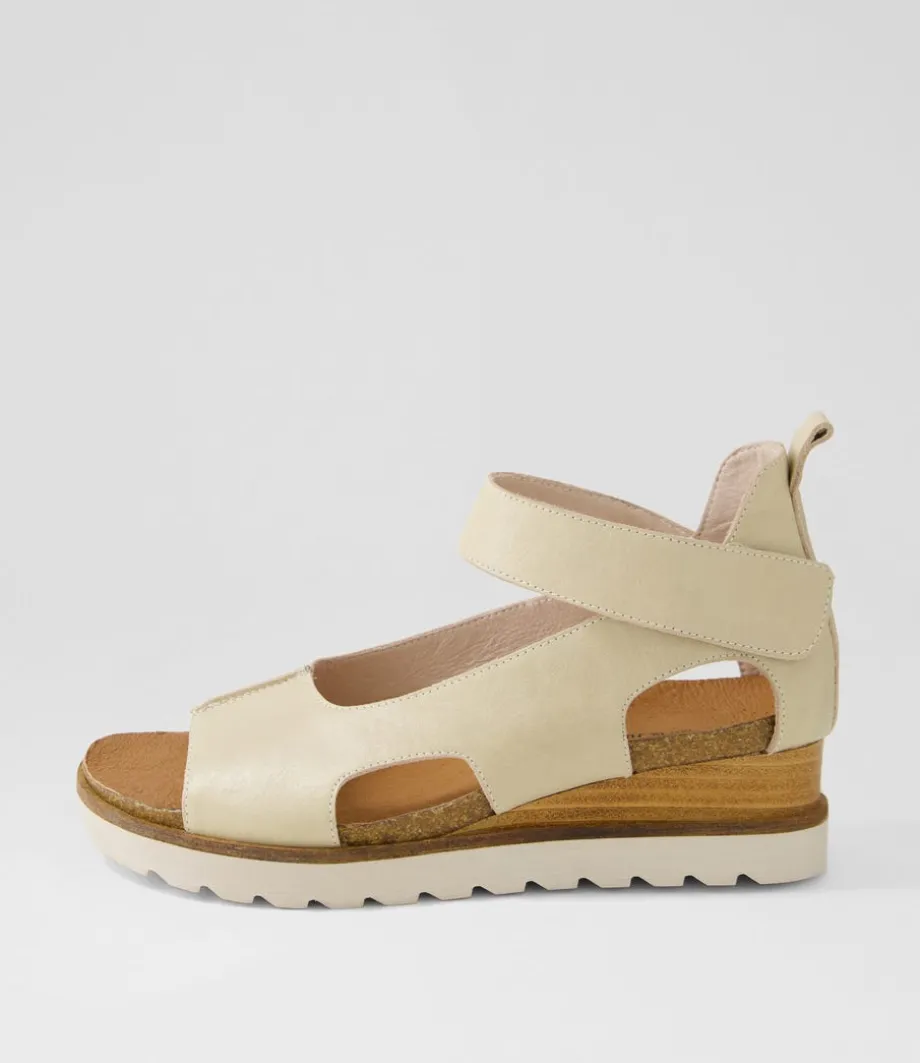 Beasla Almond Leather Sandals<DJANGO & JULIETTE Flash Sale