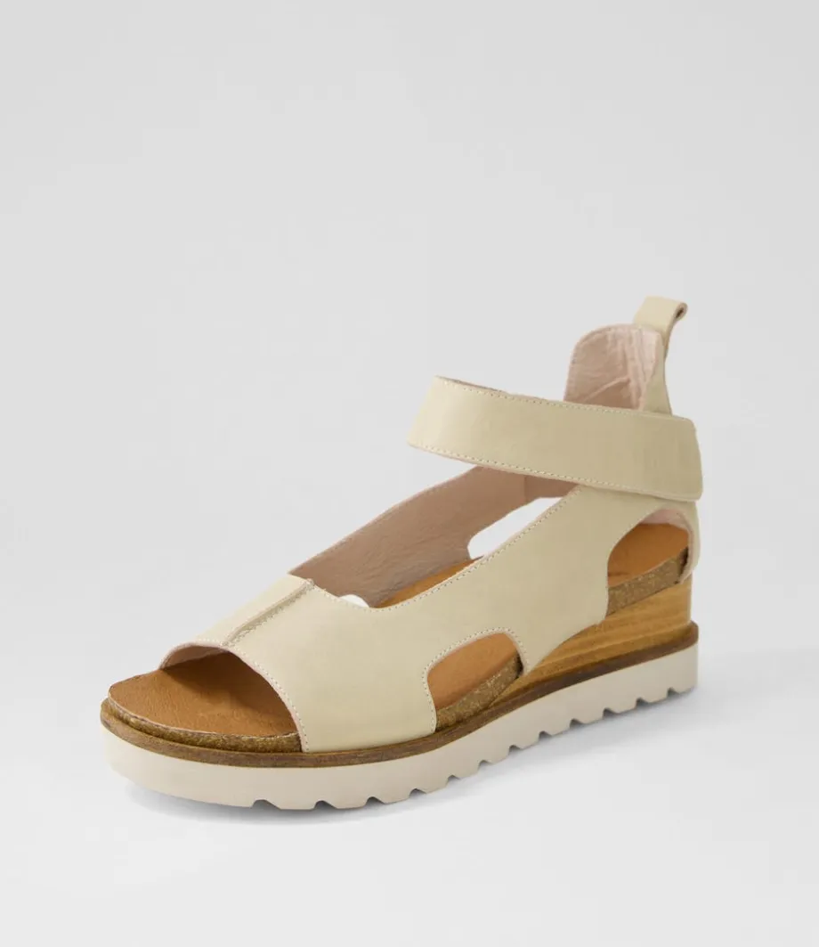 Beasla Almond Leather Sandals<DJANGO & JULIETTE Flash Sale