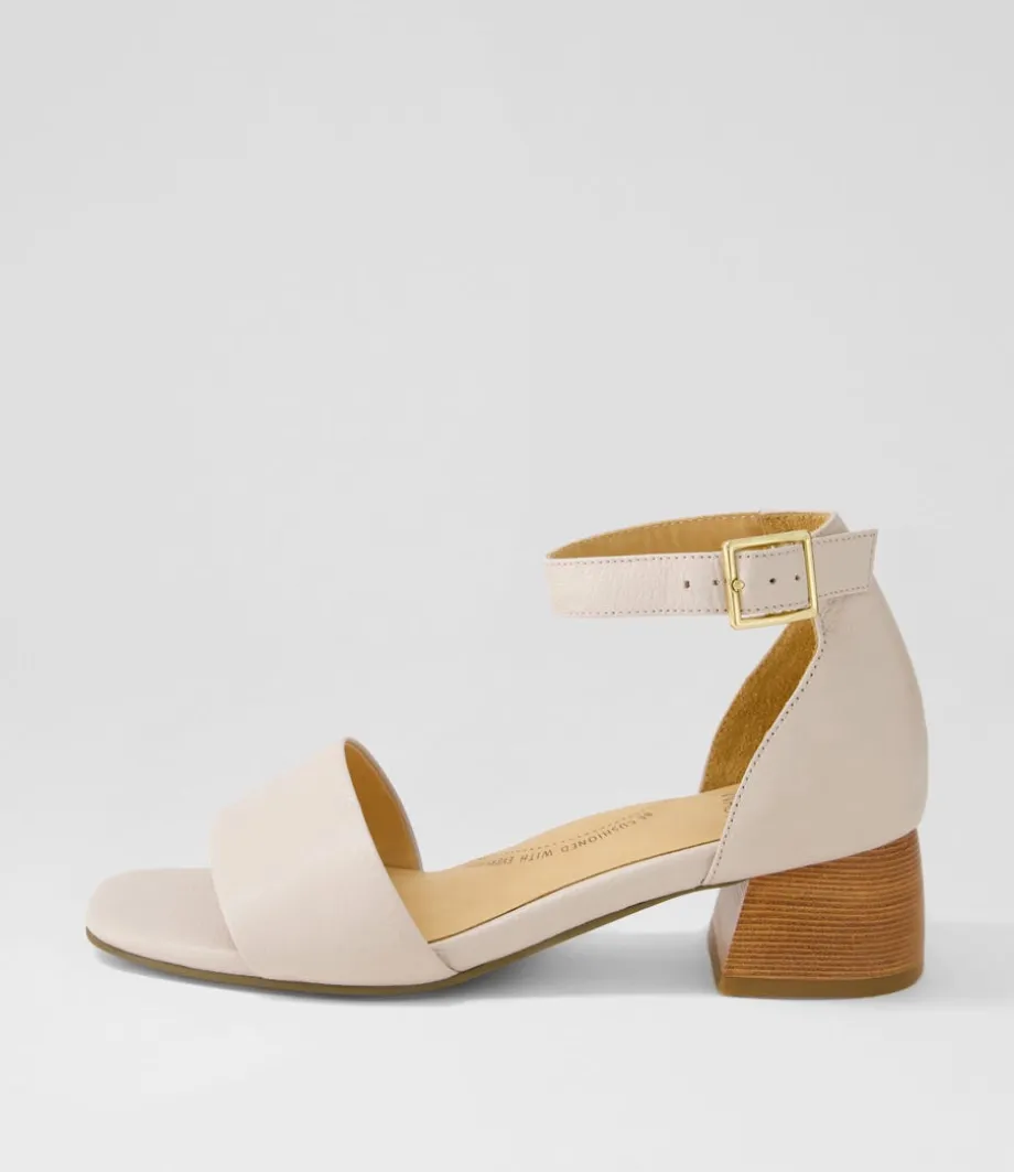 Clairest W Nude Leather Sandals<ZIERA Online