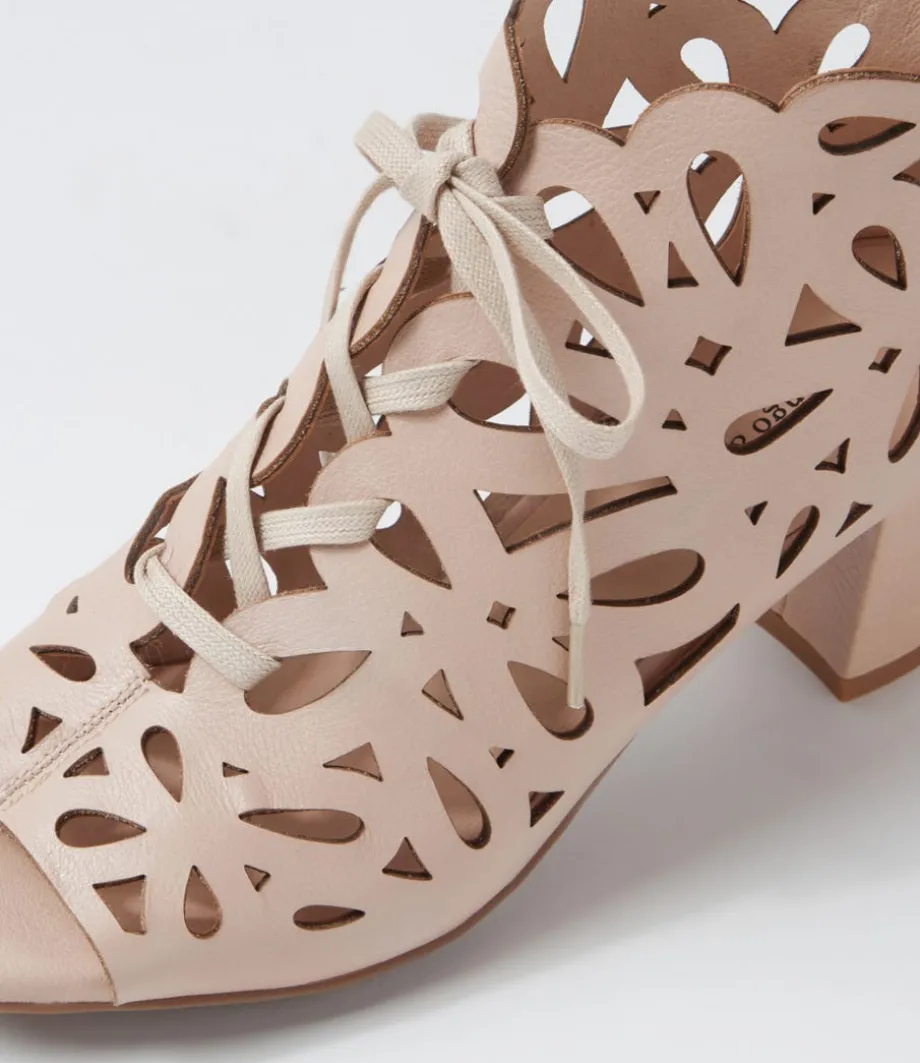 excellent_nude_leather_sandals_4.webp Excellent Nude Leather Sandals<DJANGO & JULIETTE Cheap