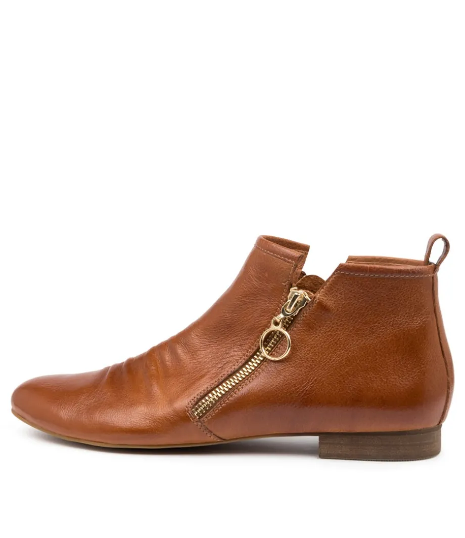 Gingerly Tan Leather<DJANGO & JULIETTE Flash Sale