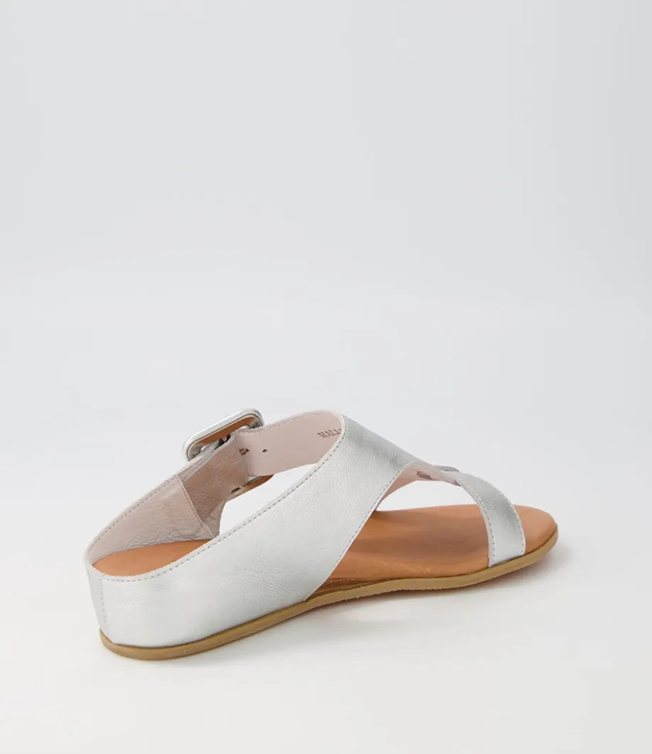 halle_silver_leather_slides_2.webp Halle Silver Leather Slides<DJANGO & JULIETTE Best