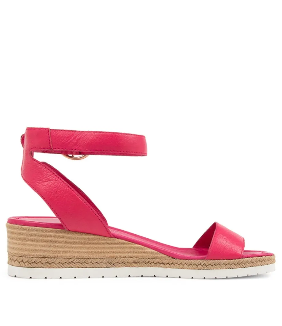 irish_bright_pink_leather_sandals_3.webp Irish Bright Pink Leather Sandals<DJANGO & JULIETTE Online