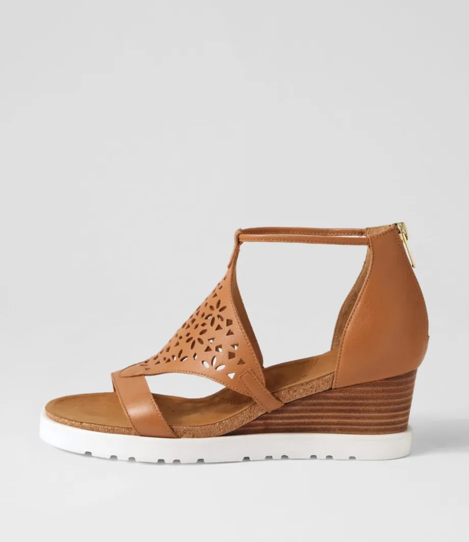 Pellie W Tan Leather Sandals<ZIERA Online