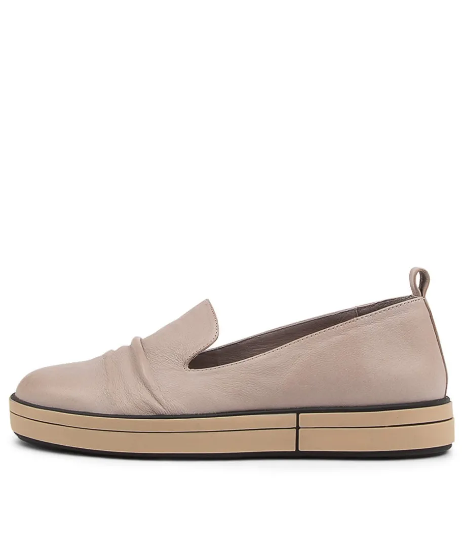 Raider W Smoke Leather Flat Shoes<ZIERA Store