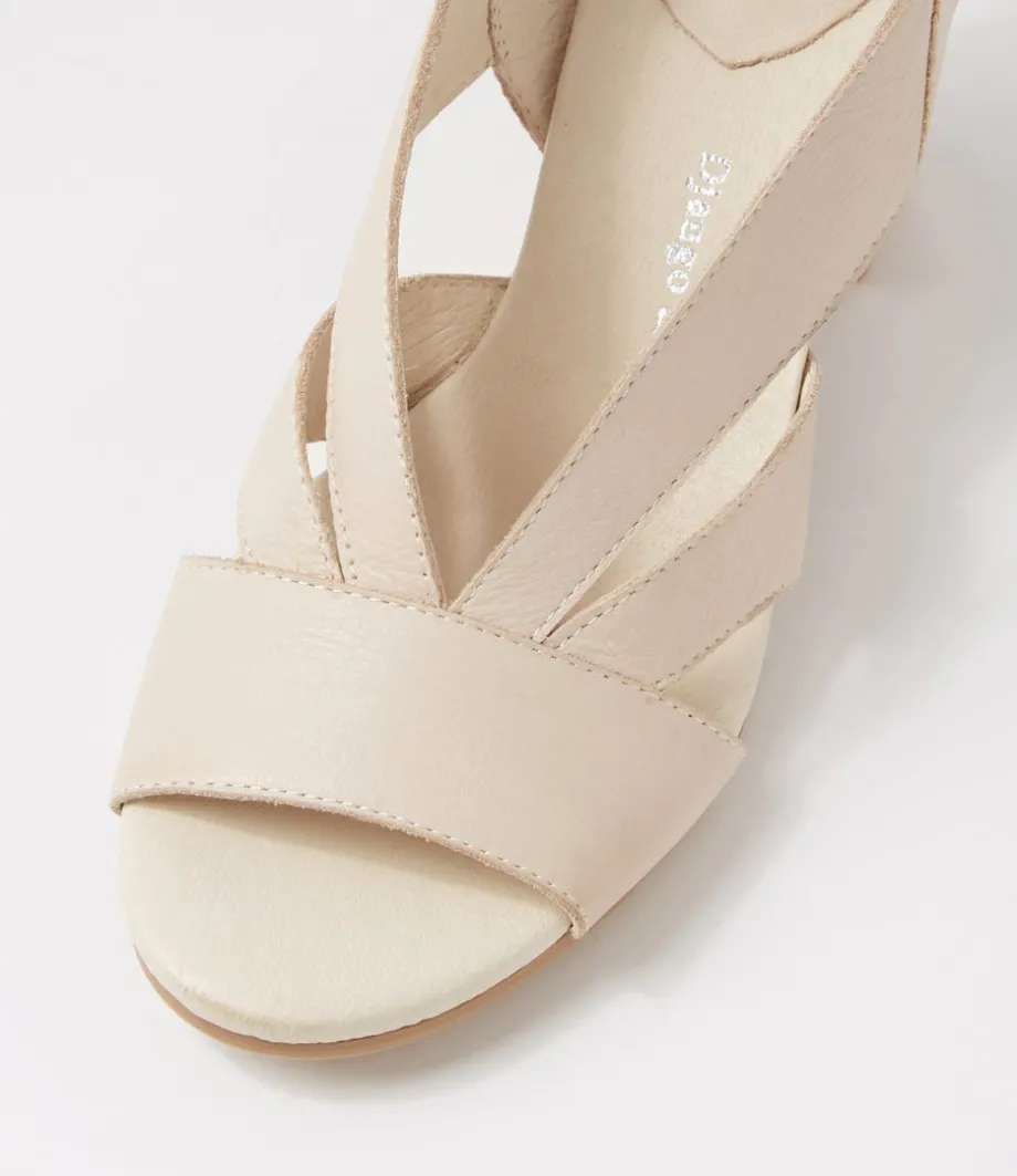 simmie_vanilla_leather_sandals_3.webp Simmie Vanilla Leather Sandals<DJANGO & JULIETTE Shop
